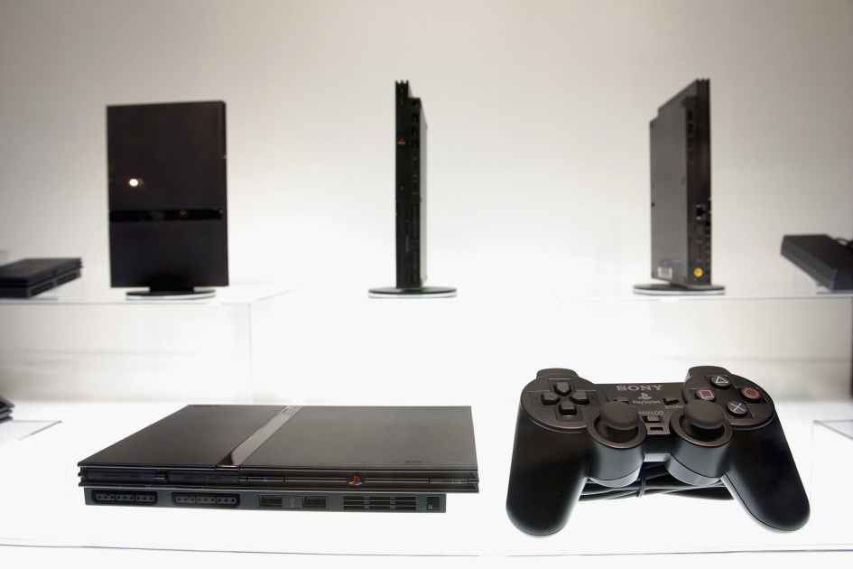 PlayStation 2 can play homebrew games by using DVD player exploits