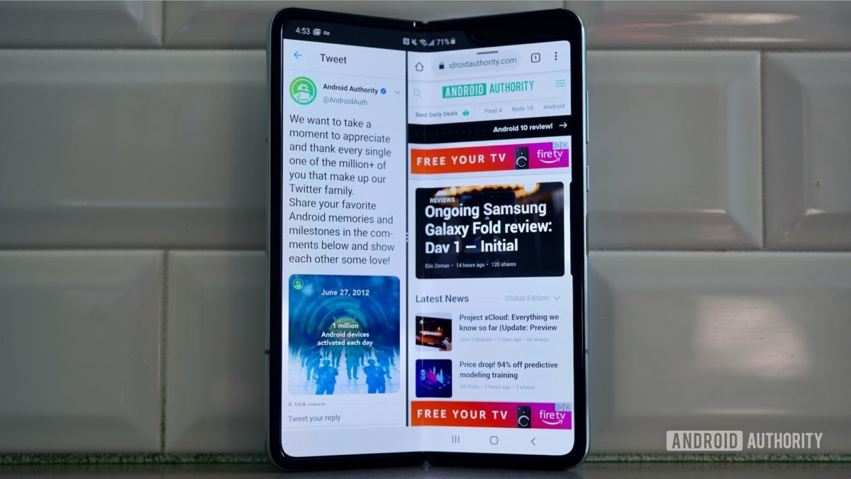 Samsung Galaxy Fold Review against the wall