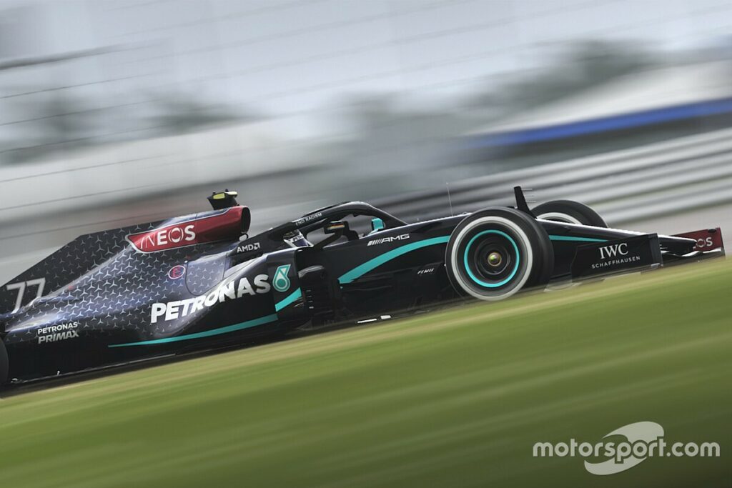 Codemasters adds black Mercedes livery