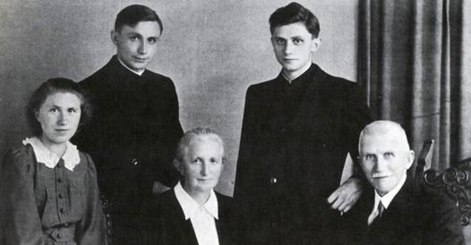 Morto Georg Ratzinger, dalla guerra alla vocazione: «Amo la musica, con Joseph cantavamo in famiglia»