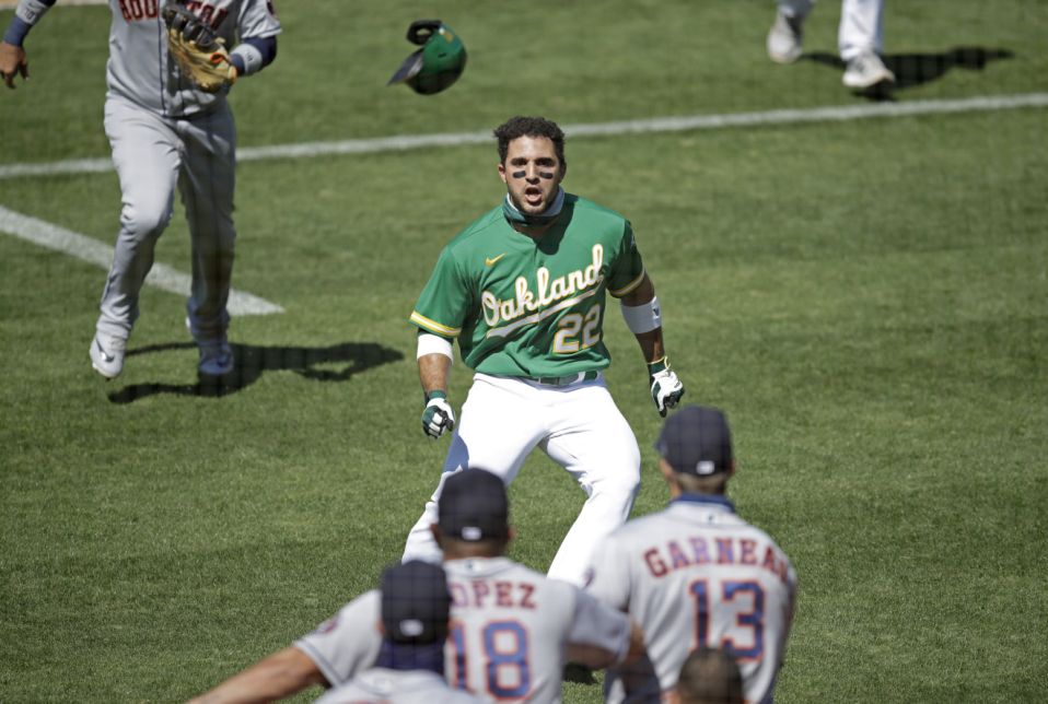 The suspension for Ramón Laureano's role in the brawl was reduced to four games. (AP Foto/Ben Margot)