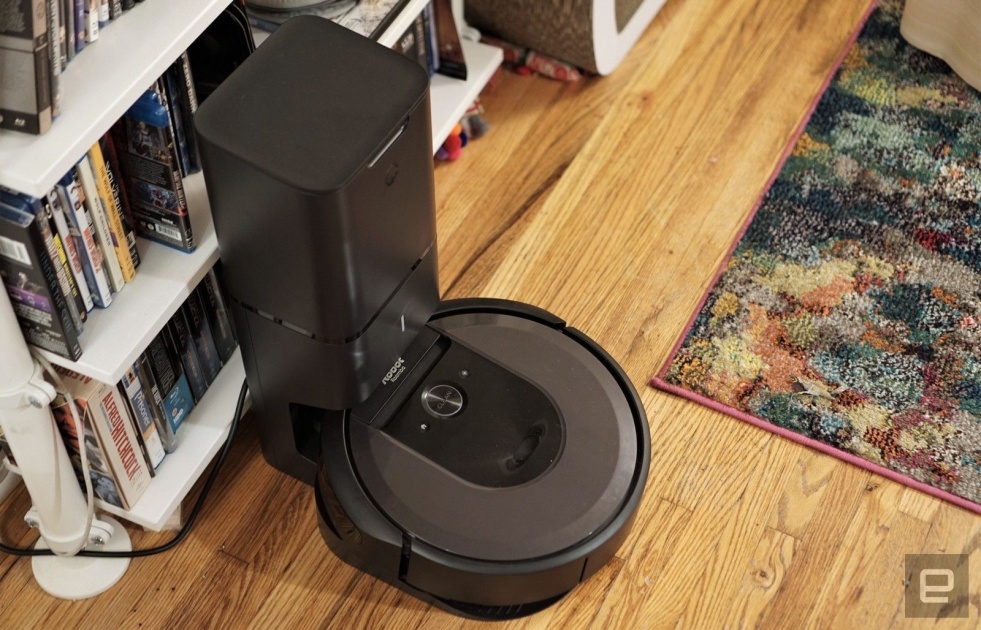 iRobot's high-end Roomba i7+ vacuum is back down to its lowest price