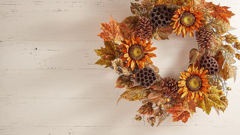 1800 flowers fall on Halloween zoom background