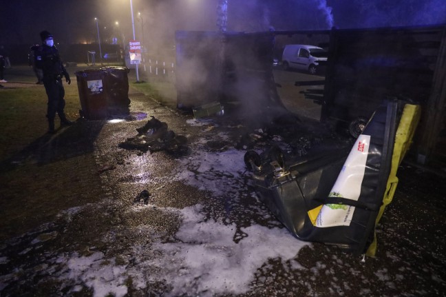 Fires: litter islands and waste containers set on fire in Wels-Lichtenegg