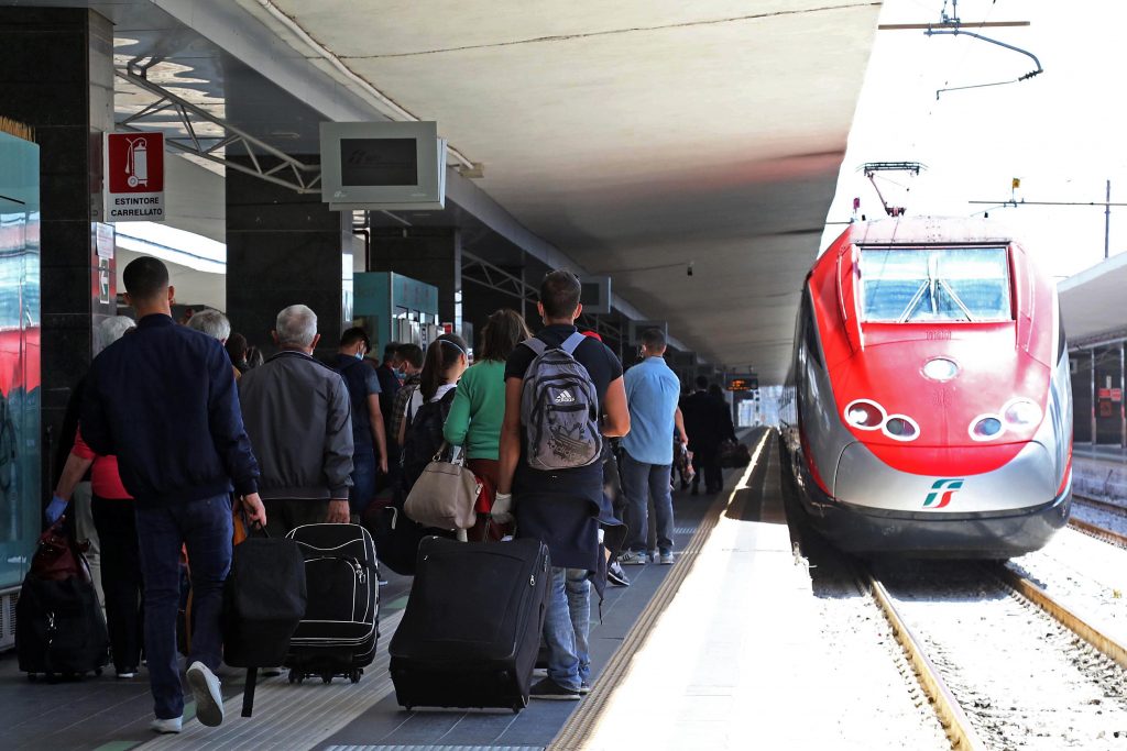 Horror on the Milan-Lecce train: they find a charred body