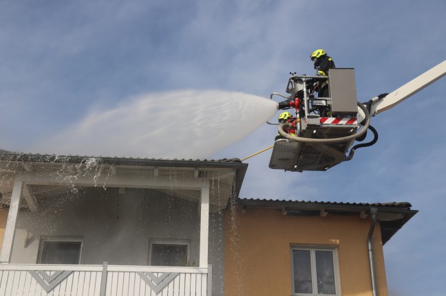 Nine fire brigades in action on a house fire in Pregarten