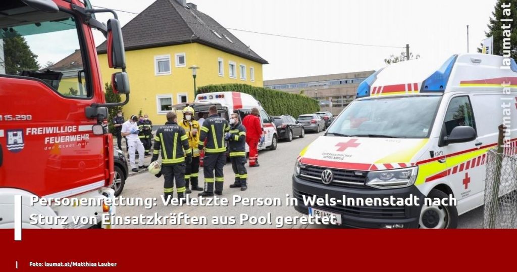 Rescue of people: Injured person in the center of Wels rescued after falling from the pool by the emergency services