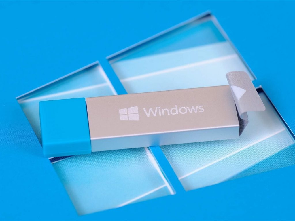 How to download the Windows 11 ISO and install the operating system without a product key