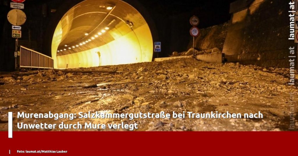 Landslide discharge: Salzkammergutstraße, near Traunkirchen, relocated via landslide after a storm