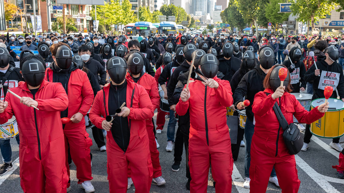 VIDEO: Workers protest dressed in costumes from 'The Squid Game' during a general strike in South Korea