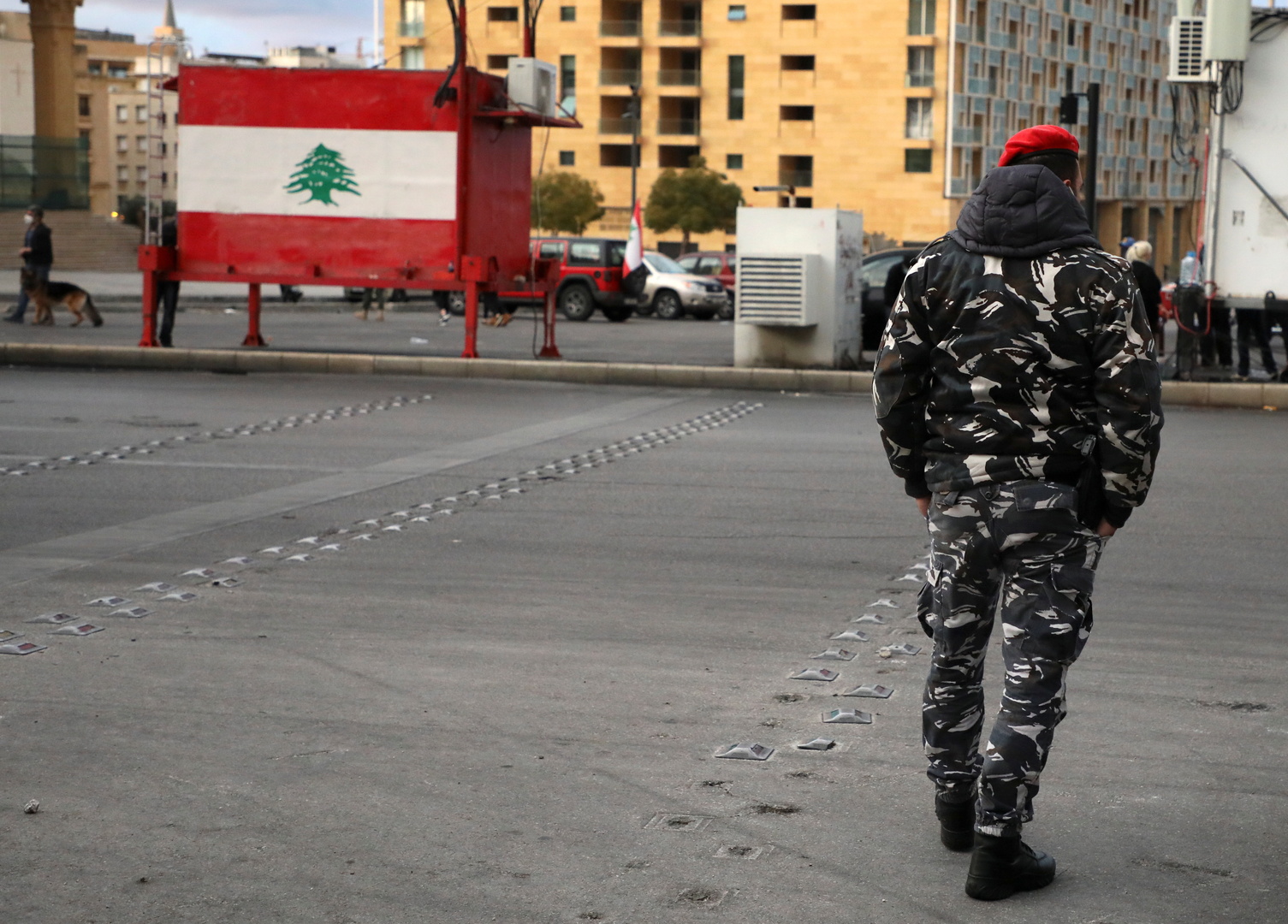 Lebanon ... A citizen robs a woman through 