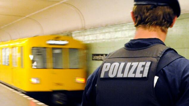 Kicks and blows to the head: man attacks 9-year-old boys in Berlin-Dahlem metro station - Berlin