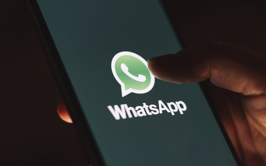 You want to spy on someone with WhatsApp: here is the trick "allowed by law"
