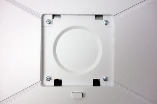 VESA mount with 100mm hole spacing, including mounting screws