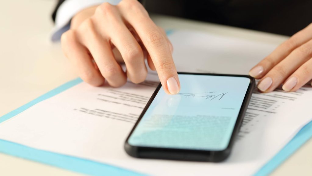 Digital Signature: How to sign documents with a smartphone?