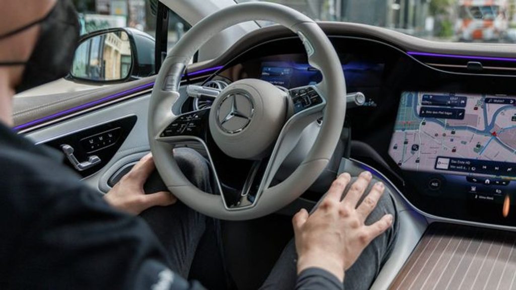 Automated driving: Mercedes begins selling "Drive Pilot"