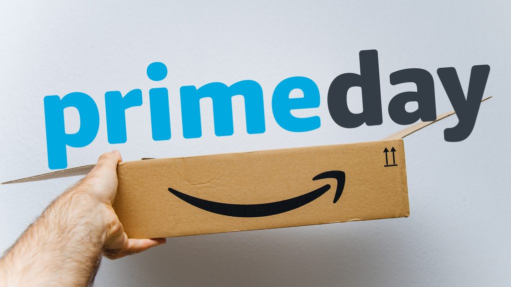 Amazon-Pakte vor Prime-Day-Logo. Montage von COMPUTER BILD