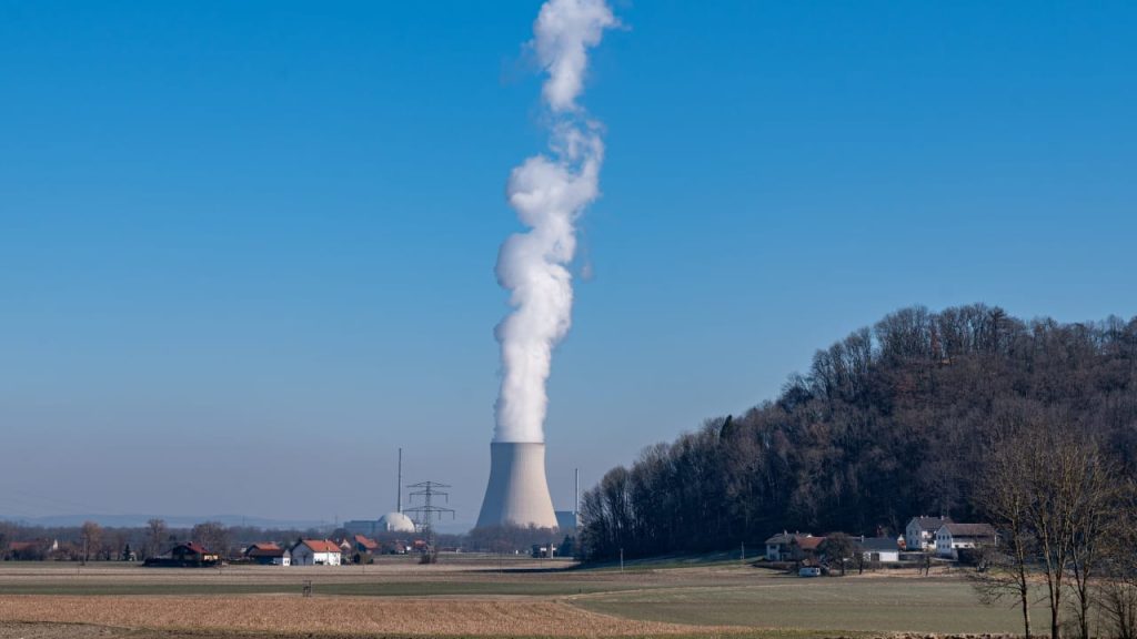 Commentary - That's Why Nuclear Power Is Right - Politics