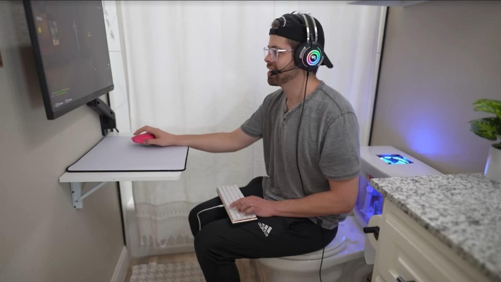 Youtuber builds a gaming PC with his toilet