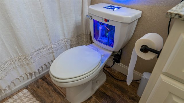 PC in the bathroom: an amateur shows an unusual gaming system
