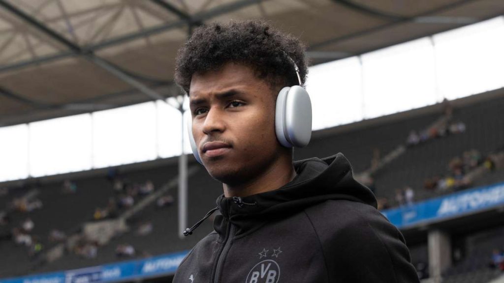 BVB professional launches his own podcast: Adeyemi on video games, hip-hop and football
